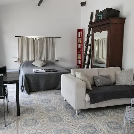 Petite Maison Independante * נים